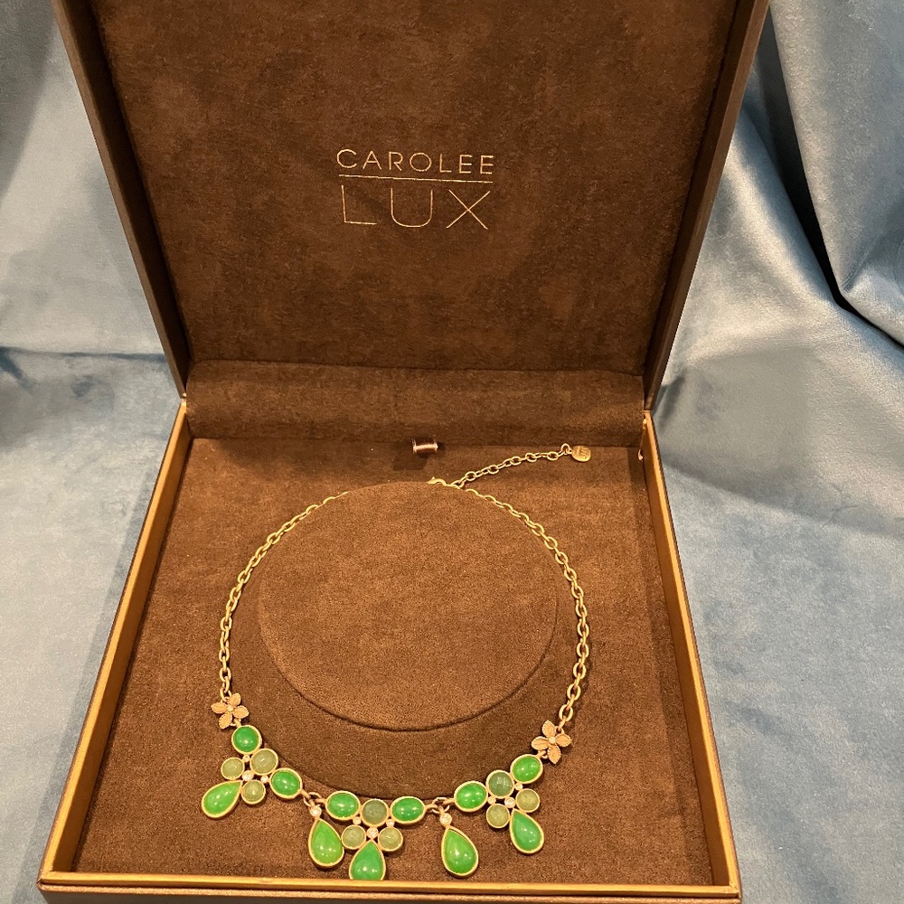 Green glass and rhinestone necklace 16-18”